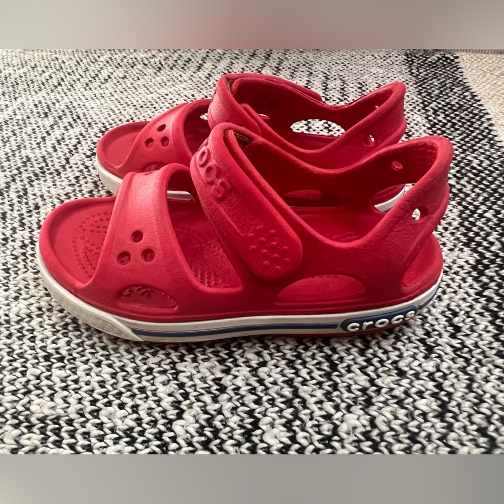 Crocs unisex size 8 toddler red